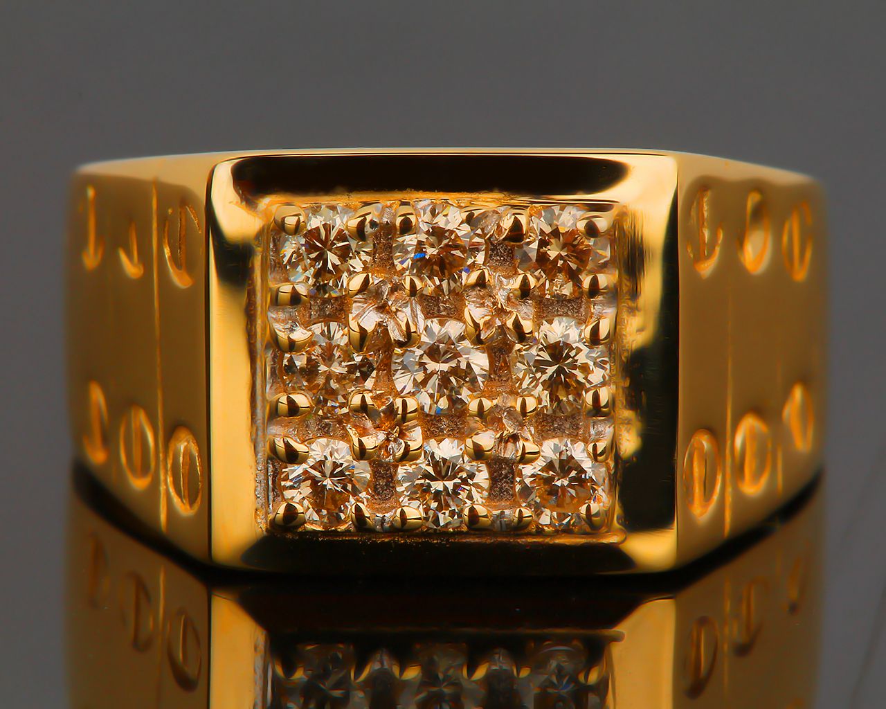 Эффектное золотое кольцо-печатка с Бриллиантами из золота под заказ.270615/9